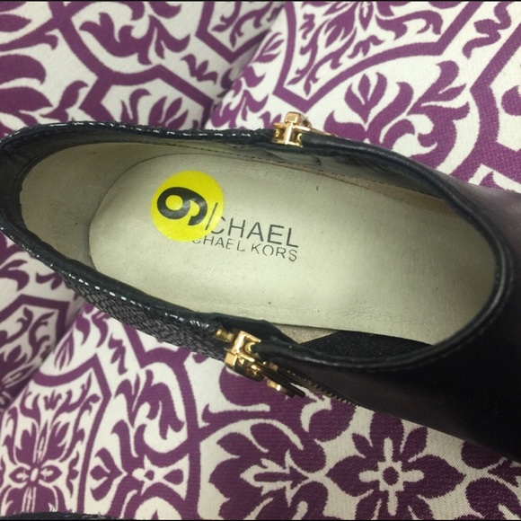 Leather Michael Kors Black Leather Booties w/ Python-sz 9 - Picture 4 of 7